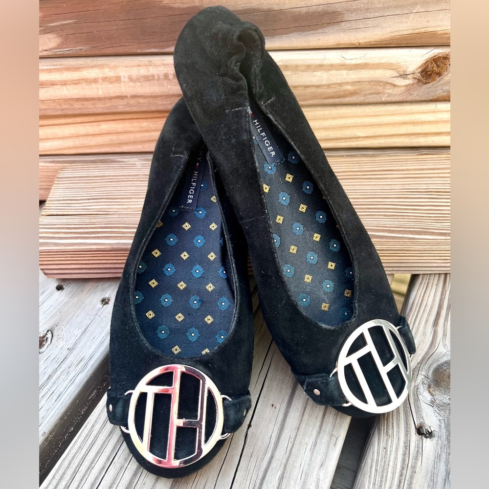 - Tommy Hilfiger Sz 6 Black Suede Flats! EUC!